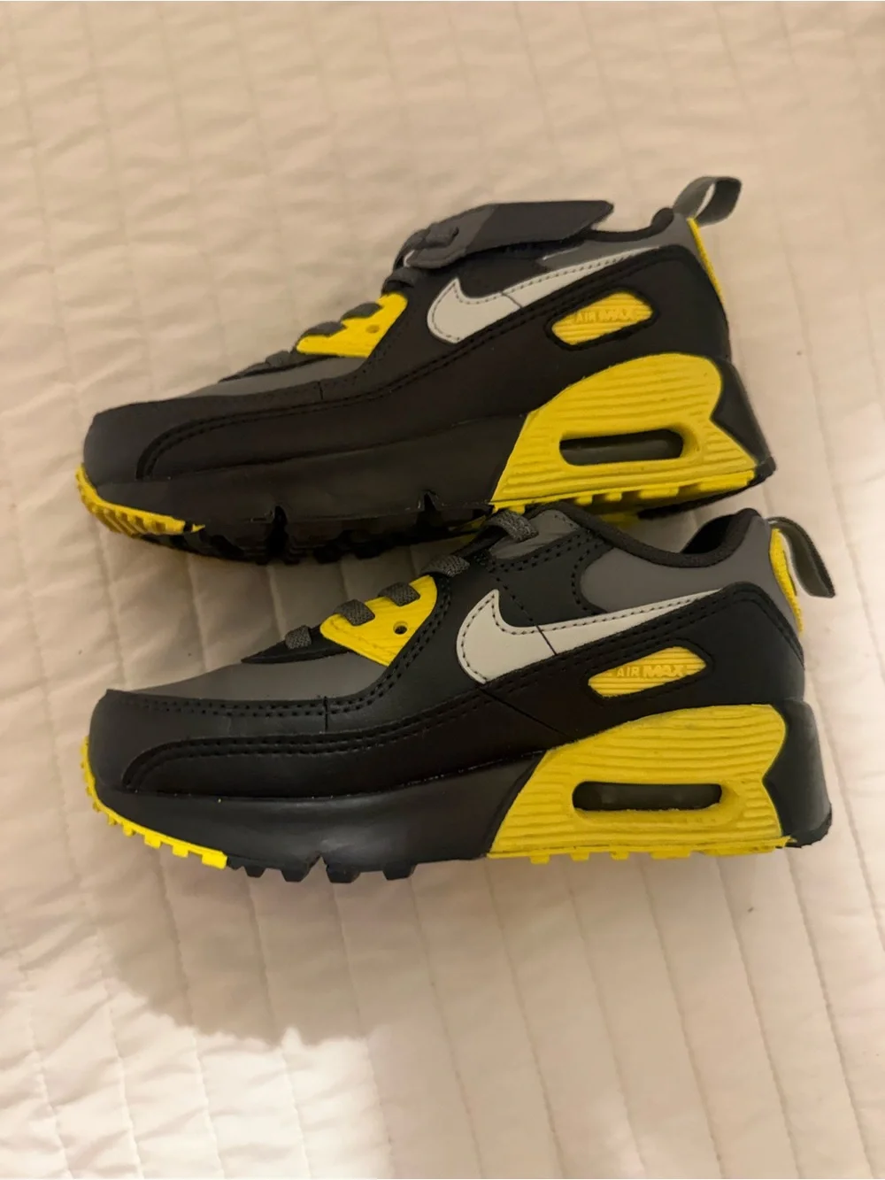 Nike Air Max 90 kids Smoke Grey/Yellow Athletic Sneakers NWOT 11.5